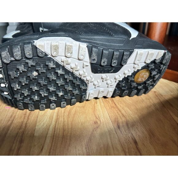 Burton Mint Snowboard Boots, Women's Size 6 Black - Picture 3 of 6
